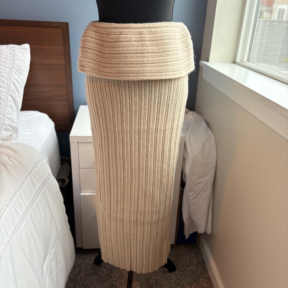 NWT Le Lis Cream Tan Ribbed Pencil Sweater Skirt - Cozy & Stretchy